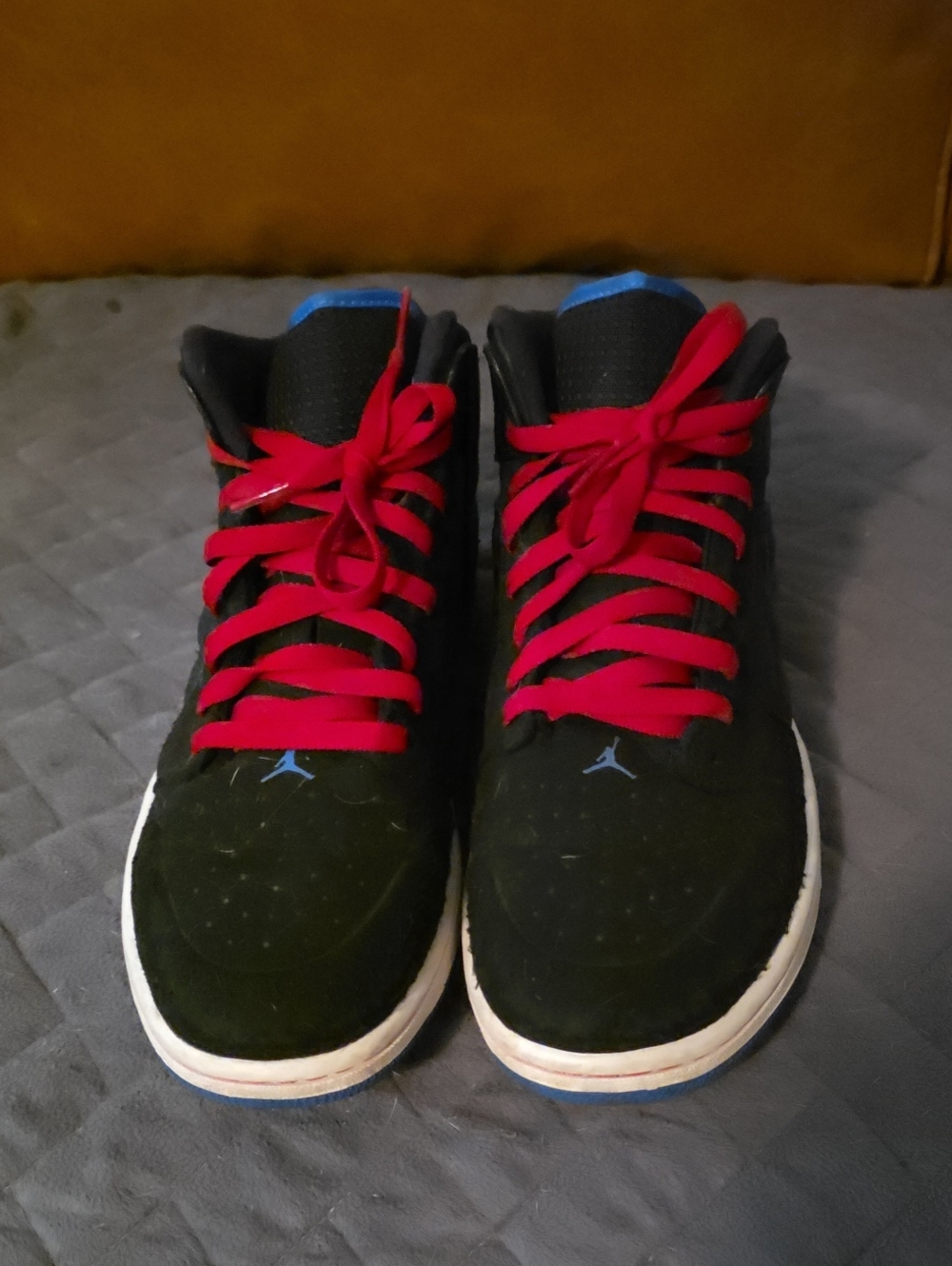 Mens High-Top Sneakers in Black with Red Laces